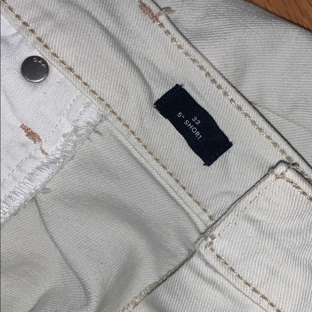 GAP NWT❗️5 Inch Denim Shorts - Picture 3 of 8